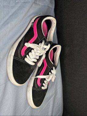 Vans Women's Black Sneakers with Hot Pink Side Stripe